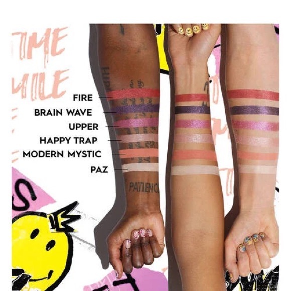 Urban Decay X Smiley Chill Happy Eyeshadow Palette - Picture 4 of 8